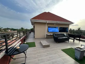 Immeuble R+4 de 300 m² à vendre à Sogbossito, Lomé – 95 millions FCFA — photo 1
