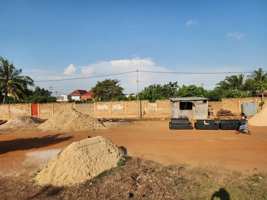 Terrain 2409 m² à vendre à Kelegougan, face au contournement – 330 millions FCFA