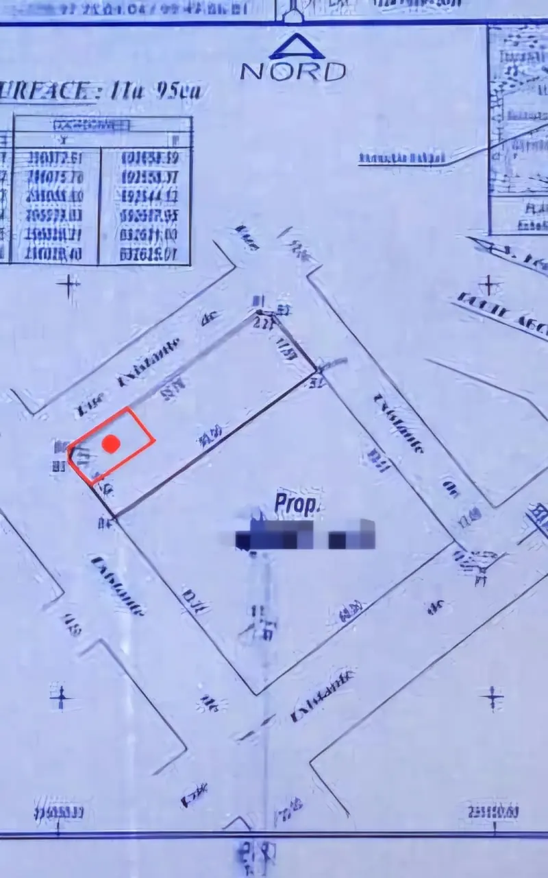 Terrain 1/4 lot de 160 m² en vente en angle de rue à Légbassito – 11 000 000 FCFA
