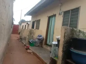 Maison 3 pièces en vente à Segbé Klémé Château – 6 000 000 FCFA — photo 3