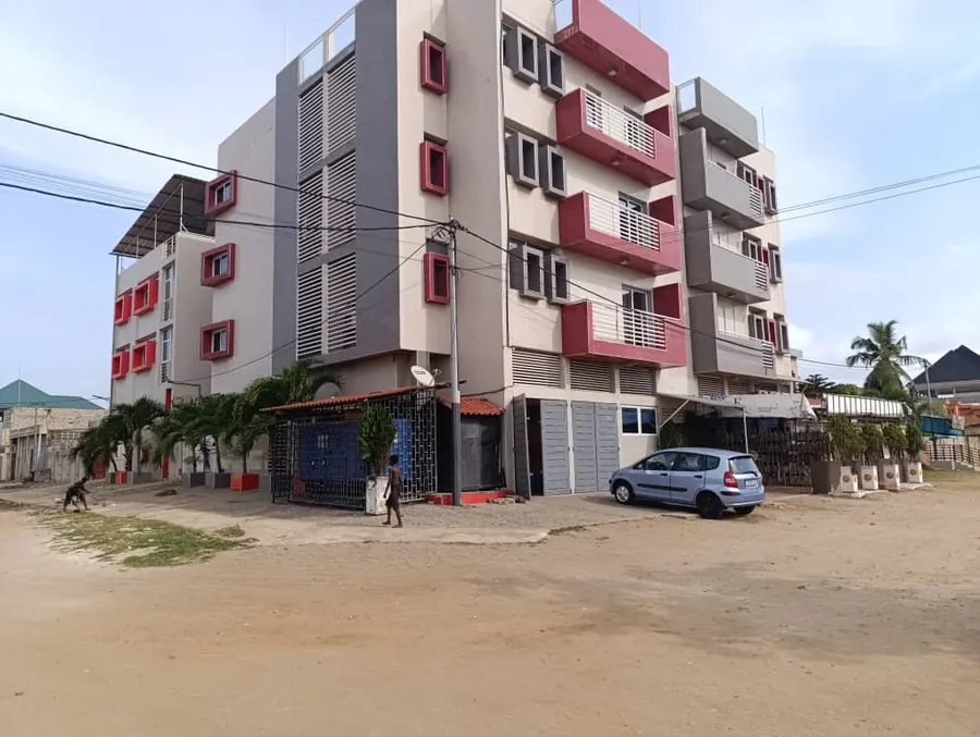 Hôtel 12 appartements en vente à Baguida – 850 millions FCFA