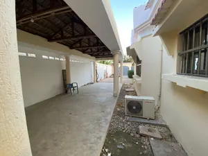Villa duplex 4 chambres avec piscine et jardin à louer à la Cité Millenium – 1 500 000 FCFA — photo 4