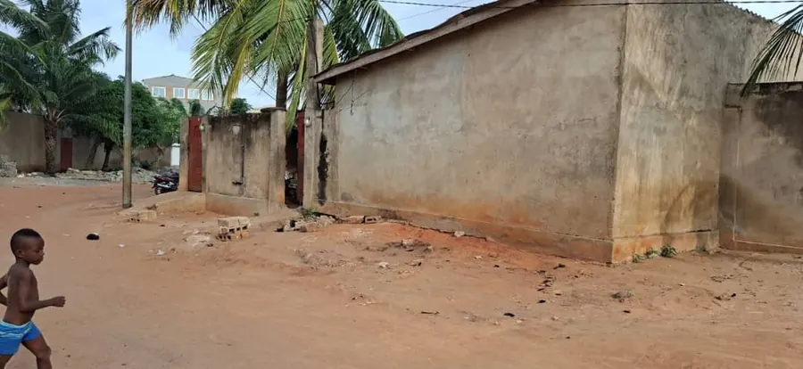 Maison locative 6 pièces 300 m² en vente à Agoè Amadeta Zossime – 20 millions FCFA