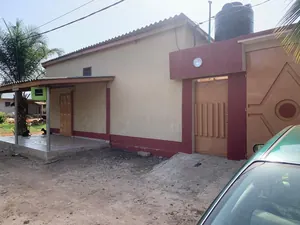 Maison de location à vendre sur demi-lot à Adetikopé, route d'Avéta – 32 millions FCFA — photo 5