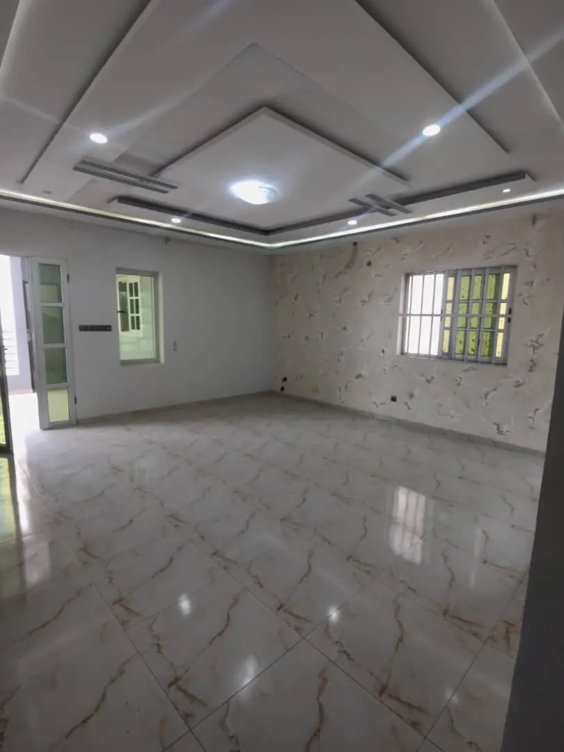 Villa 6 pièces à louer à Agbalepedo Cours Lumière – 600 000 FCFA