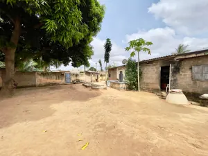 Maison en vente à Adidogomé Lampampa, angle de rue, à 500 m du goudron – 58 millions FCFA — photo 3
