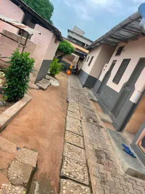 Maison 2 chambres sur demi lot à vendre à Adidogomé Boukarou – 32 millions FCFA — photo 3