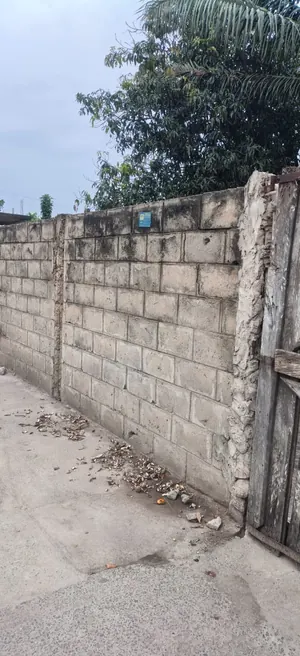 Vente d'un terrain à Agbalepedo, 1 lot, en angle de rue au bord du goudron, bâti de 2 pièces – 80 millions FCFA à débattre — photo 2