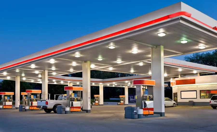 Station de service à vendre en bordure de la route du contournement sur 2 lots avec restaurant et buvette – Titre foncier – 2 milliards FCFA