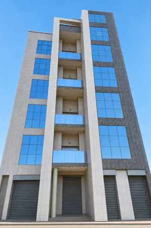 Immeuble R+5 en location à Assivito – 8 000 à 10 000 FCFA/m²
