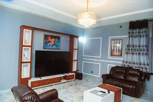 Vente d'une villa duplex meublée à Agodéké, 12 chambres, 600 m², titre foncier personnel – 250 millions FCFA — photo 5
