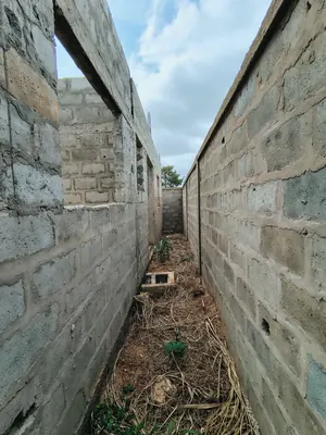 Vente d'une villa à Apessito, 2 chambres, 300 m², inachevée – 17 millions FCFA à débattre — photo 3