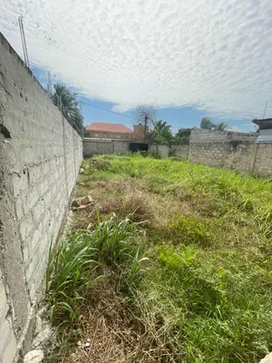 Maison inachevée demi-lot à vendre à Adidogomé Yokoé – 13 millions FCFA
