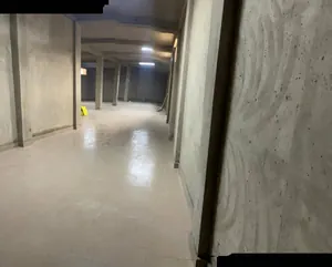 Location d'un entrepôt à Tokoin Ramco, nouvelle construction, environ 300 m² – 700 000 FCFA — photo 2