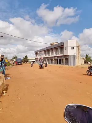 Vente d'un terrain à Agoè Logopé Carrefour Bar Épervier, demi-lot 300 m², clôturé – 15 000 000 FCFA — photo 6