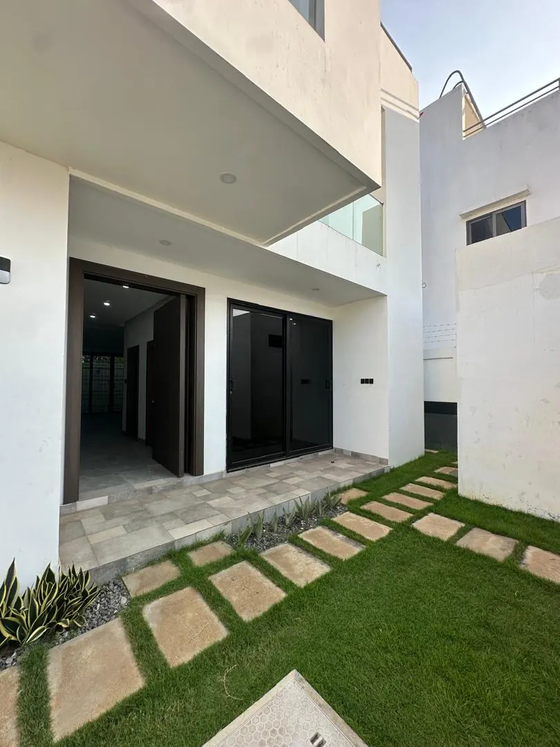 Villa neuve 4 chambres à louer à Baguida proche du nouveau marché – 700 000 FCFA/mois