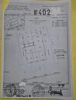 Vente d'un terrain à Avépozo, demi-lot, proche du goudron – 22 millions FCFA