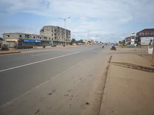 Vente de terrain à Zanguéra, 2 lots collés, bord du boulevard Lomé-Kpalimé – 90 millions FCFA le lot à débattre — photo 2