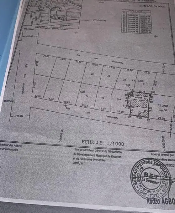 Terrain de 590 m² avec constructions en vente à Tokoin Super Taco, vue sur la lagune – 80 millions FCFA