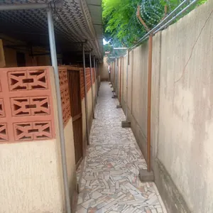 Vente d'une maison à Agoè Assiyéyé, 7 pièces, 300 m², à 150 m du goudron – 45 millions FCFA — photo 2