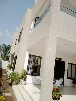 Villa 6 pièces à vendre à La Caisse ADN sur 590 m² avec piscine et jardin – 400 millions FCFA — photo 2