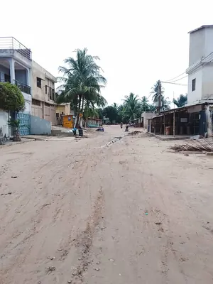 Terrain 2 pièces avec boutique en vente à Totsi – 22 millions FCFA — photo 2
