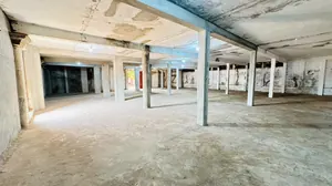 Entrepôt 400 m² à louer proche du goudron à Tokoin Aéroport – 1,5 million FCFA/mois — photo 1