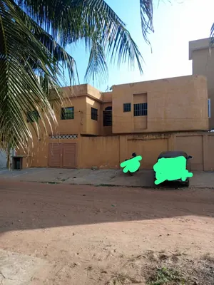 Vente d'une villa à Hountigomé, R+2, 10 chambres, 447 m², angle de rue – 250 millions FCFA — photo 2
