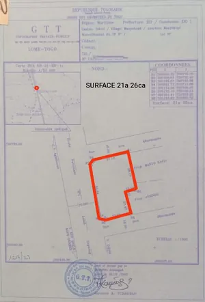 Terrain 2100 m² à vendre en angle de rue en bordure de goudron à Lomé Kolo-Kopé (Cinkassé) – 28 millions FCFA