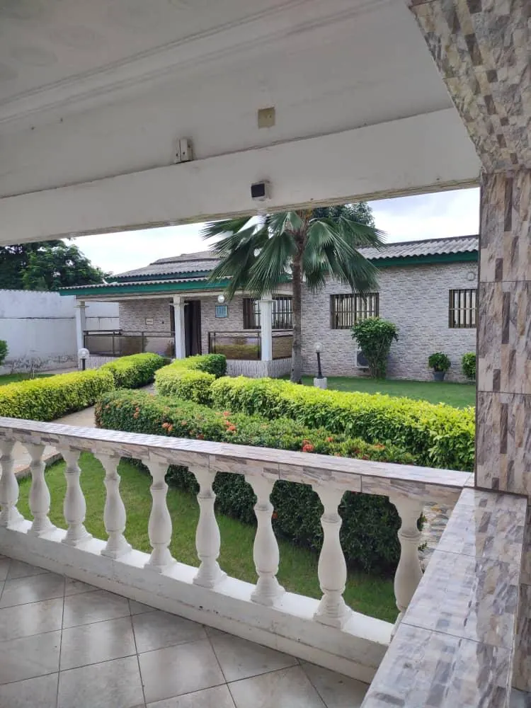 Villa 4 chambres à vendre à Totsi – 50 millions FCFA