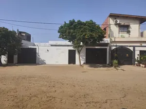 Villa 3 chambres avec boutique et garages en vente à Djidjolé – 65 millions FCFA — photo 2