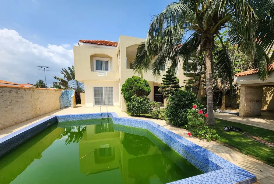 Villa duplex 5 chambres sur 600 m² à vendre à Baguida, Cité Baie des Anges – 420 millions FCFA