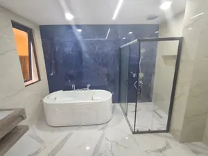 Vente d'une villa à Tokoin Wuiti, 5 chambres, R+2, avec piscine et jardin – 820 millions FCFA à débattre — photo 11