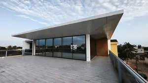 Vente d'une villa à Tokoin Wuiti, 5 chambres, R+2, avec piscine et jardin – 820 millions FCFA à débattre — photo 8