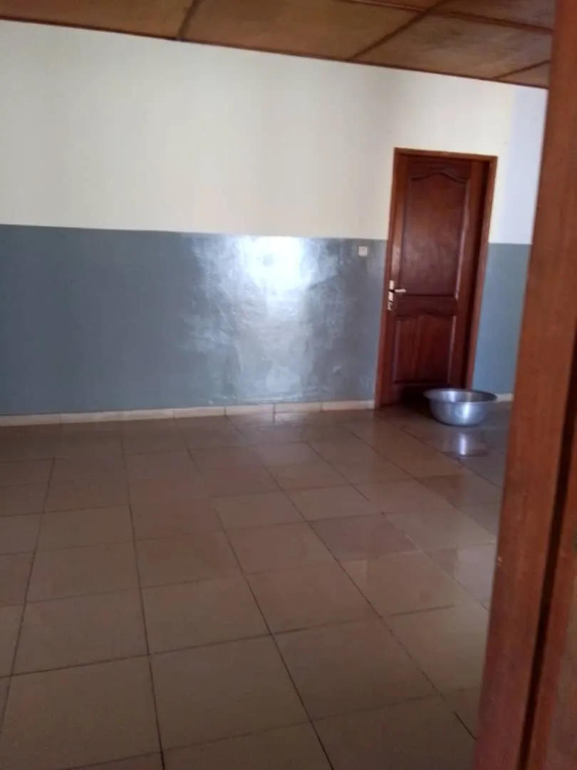 Vente d'une maison à Kpogan, 5 pièces, sur demi-lot – prix à partir de 25 millions FCFA