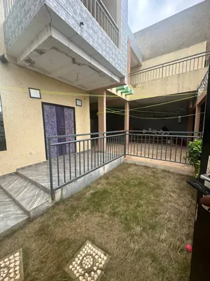 Vente d'une villa à Ségbé Akato Démé, récente, sur 300 m², avec dépendance, jardin et garage 4 voitures – 65 millions FCFA négociable — photo 1