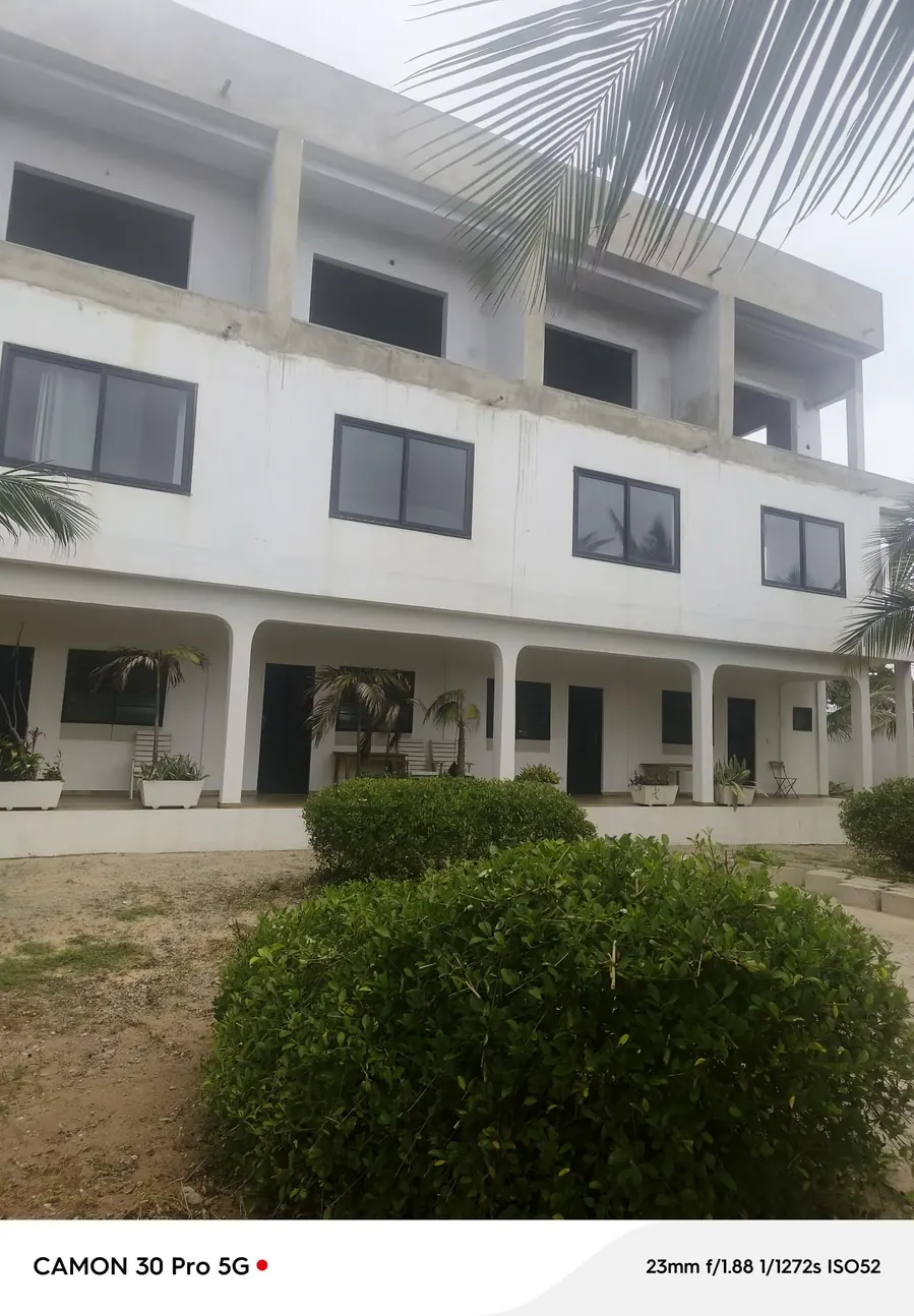 Immeuble en vente en bordure de la plage à Baguida – 1,250 milliard FCFA