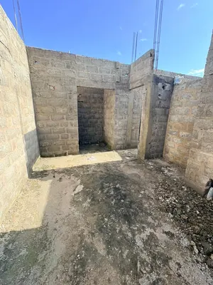 Villa inachevée 3 chambres sur demi-lot à Aképé, à 150 m du goudron – 15 millions FCFA — photo 4