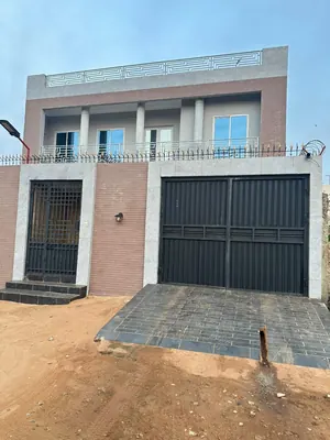 Villa duplex 9 pièces sur demi-lot en vente à Agoè Atchanvé – 80 millions FCFA