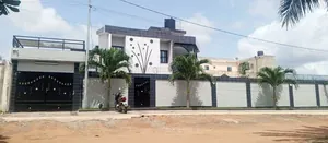 Villa duplex meublée 5 chambres avec piscine en location à Avenou – 1 600 000 FCFA/mois