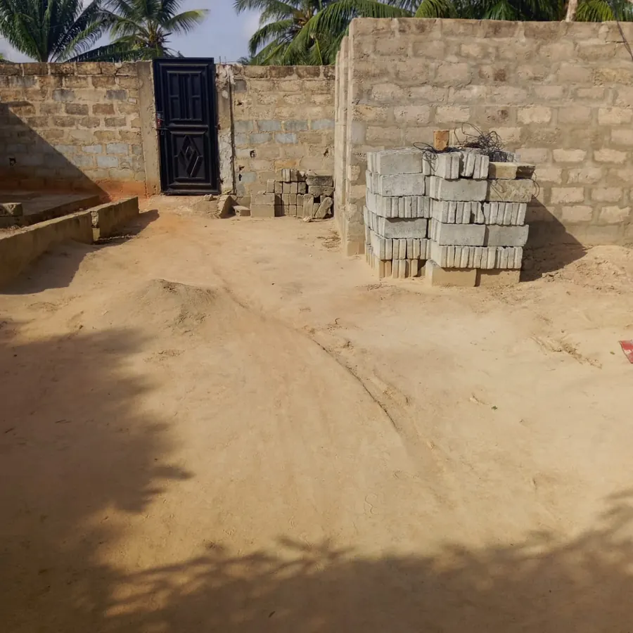 Maison 2 pièces en vente à Adétikopé Lycée – 8 millions FCFA