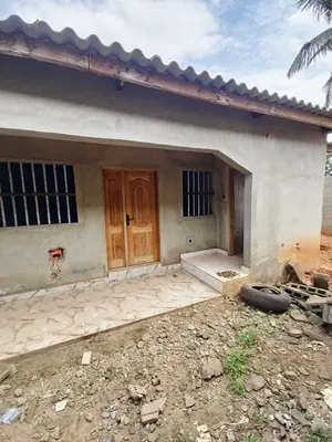 Vente d'une villa inachevée à Sogbossito Catholique, 4 chambres + 2 appartements, 1 lot 600 m², titre foncier – 90 millions FCFA — photo 3