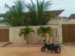 Villa 7 chambres sur 600 m² en vente à Tokoin Colombes de la Paix – 150 millions FCFA