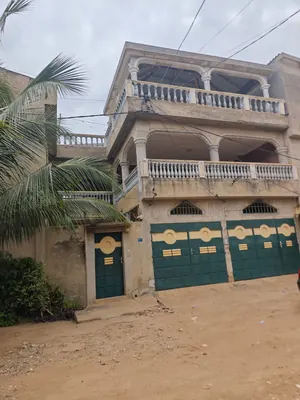 Villa 3 niveaux 3 appartements à vendre à Adidogomé Lycée Technique – 100 millions FCFA