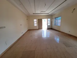 Immeuble avec villa duplex 4 chambres et 4 boutiques en vente à Kégué près du Stade – 250 millions FCFA — photo 2