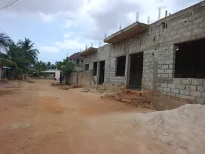 Vente d'un terrain à Zanguéra, demi-lot clôturé à 20 m du goudron – 23 millions FCFA — photo 5