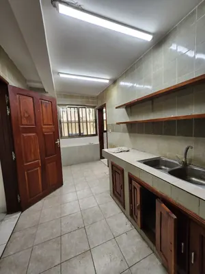 Villa duplex 4 chambres en location non meublée à Baguida (Lomé) – 1 200 000 FCFA/mois — photo 3