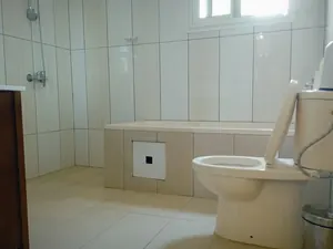 Villa R+1 en location au bord du goudron à Cacaveli – 500 000 FCFA — photo 2
