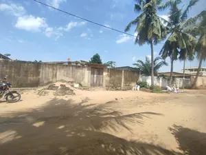 Vente d'une maison à Agbalépédo Bomaco, 4 chambres, ¾ de lot bâti, proche du goudron – 45 millions FCFA — photo 4