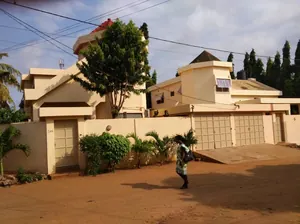 Villa R+1 4 pièces en angle de rue à vendre à Hedzranawoé, Lomé – 90 millions FCFA — photo 3